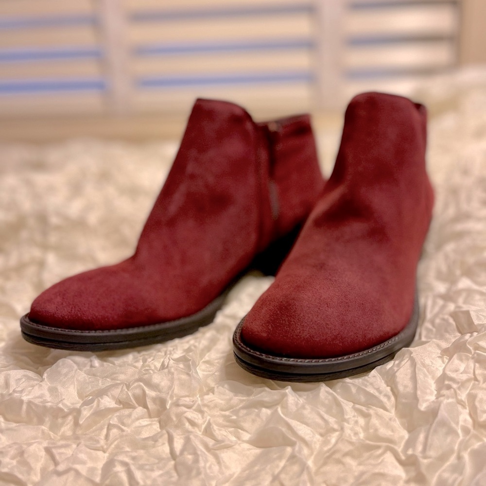 Di Fontana red suede Western style ankle boots NWOT size 38
